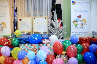 Фонд помощи детям «ДетскиеДомики» вручил новогодние подарки юным рязанцам